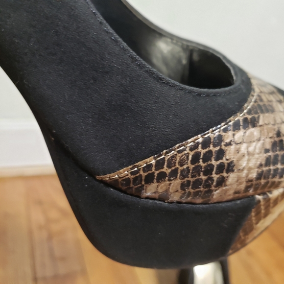 Red Circle Black Snake Print Platform Block Heels - Picture 9 of 13